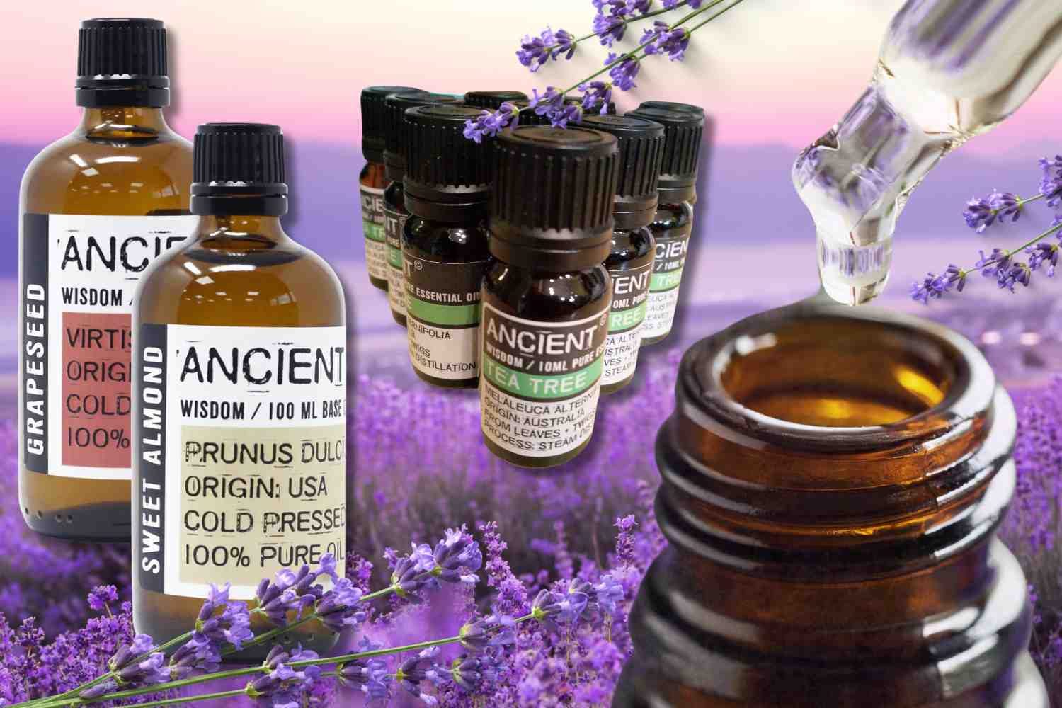Flaskor med aromatiska oljor framför lavendelfält.